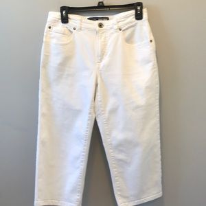 Izod White capri pants , size 6